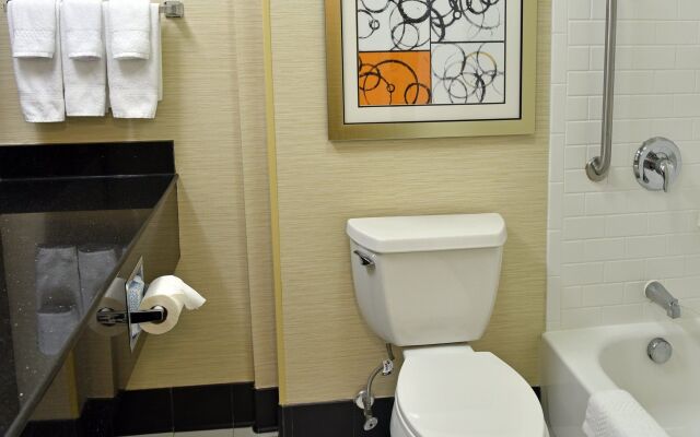 Fairfield Inn & Suites Hartford Airport