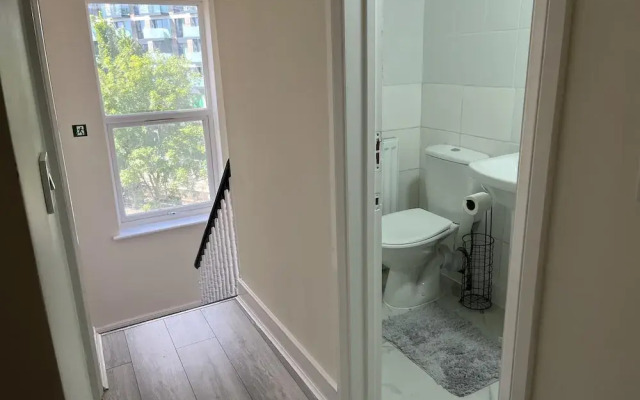 New Spacious 4 Bed Apartment in Kew Bridge