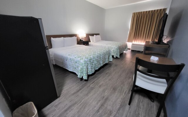 HomeTowne Studios by Red Roof Prattville