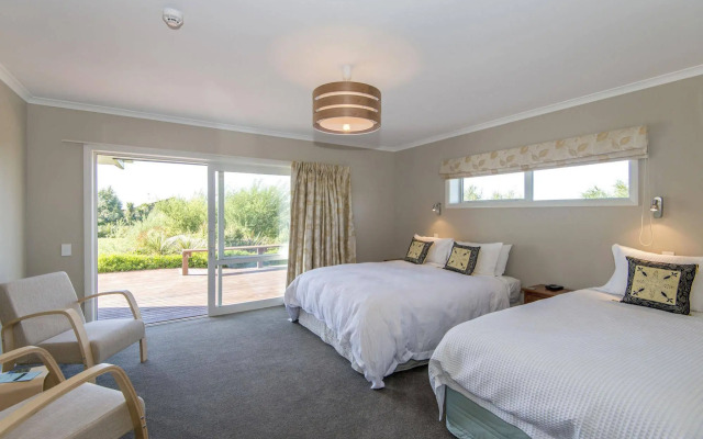 Ribbonwood Country House