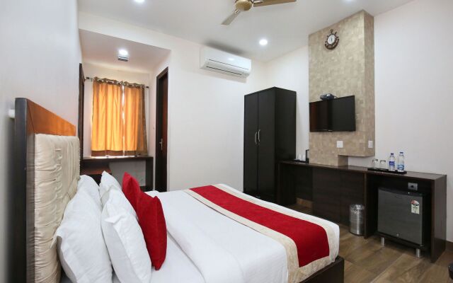 OYO 10027 Hotel Red Petal