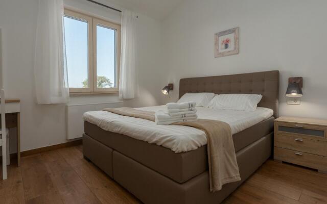 Sea-view Villa in Kaštelir with Private Pool, Terrace