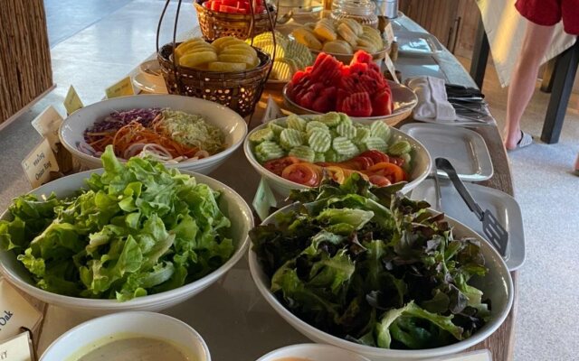 Aana Resort & Spa