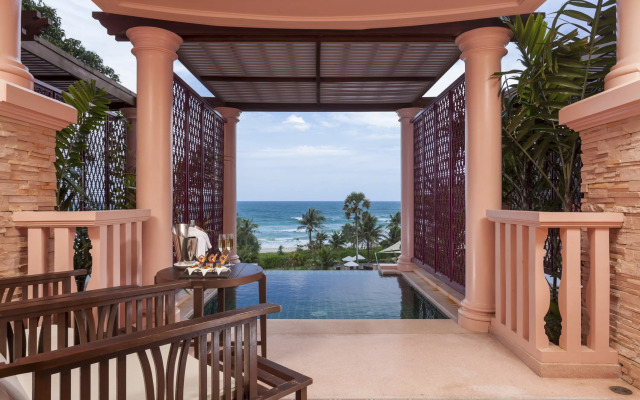 Отель Centara Grand Beach Resort Phuket