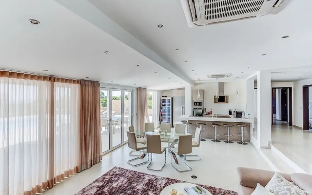 Goldeneye Luxury 6 Bedroom Villa With Infinity P