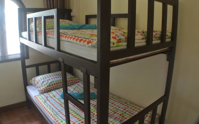 First Inn Bangkok - Hostel