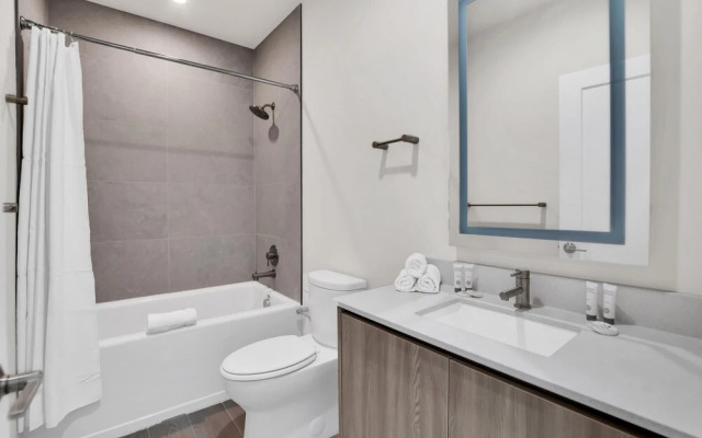 Modern 3BR Townhouse With Pool Near Disney