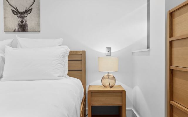 Elegant stunning marina views