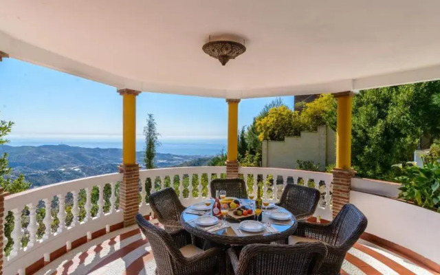 Casa El Monte Torrox by Ruralidays