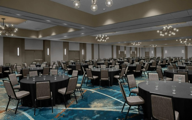Sheraton Milwaukee Brookfield Hotel