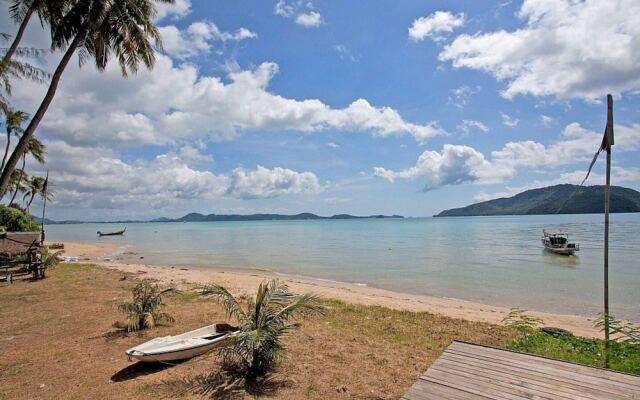 Beach Front Boutique Villa by Holiplanet