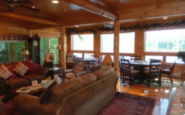 Kiwassa Lake Bed & Breakfast