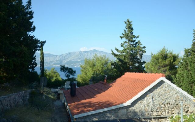 Holiday house Mare- close to the sea Cove Vela Lozna (Postira), Island Brac