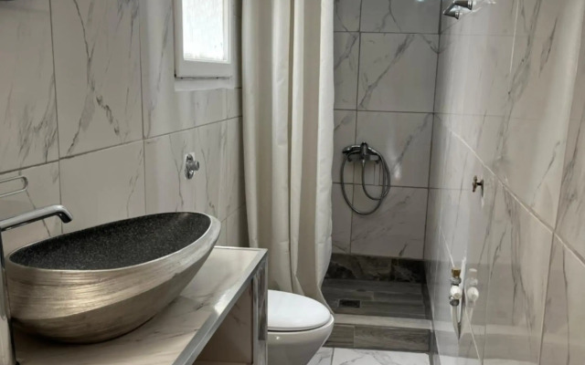 Central flat - 2 Metro stops from ACROPOLIS-PLKA