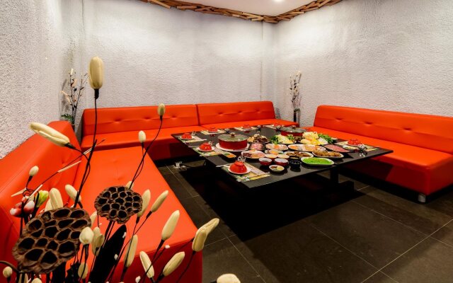 Raha Grand Hotel