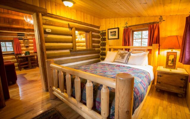 Storm Mountain Lodge Cabins & Dining