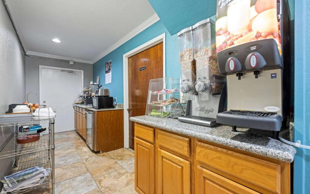 Days Inn by Wyndham Kenedy/Karnes City