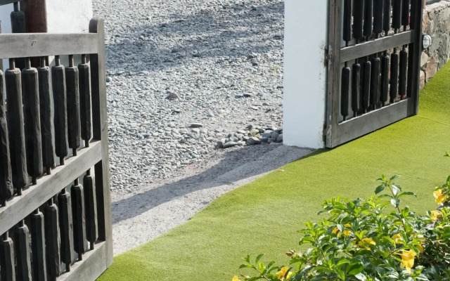 Bungalows Side Shore