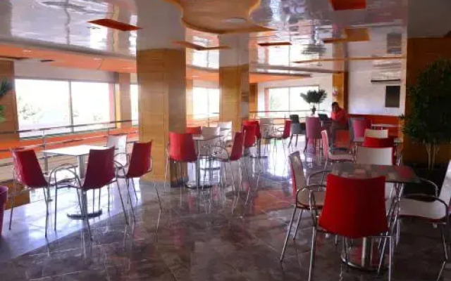 Hotel Hadaik Ain Asserdoune