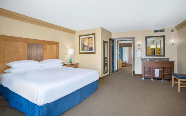 Embassy Suites by Hilton Phoenix Biltmore