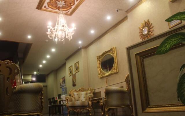Divan Palace