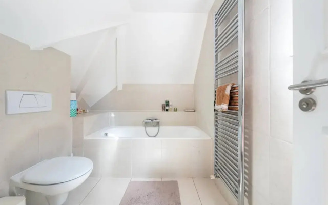 Stunning 3 Bedroom Apartment in Trendy Chalk Farm