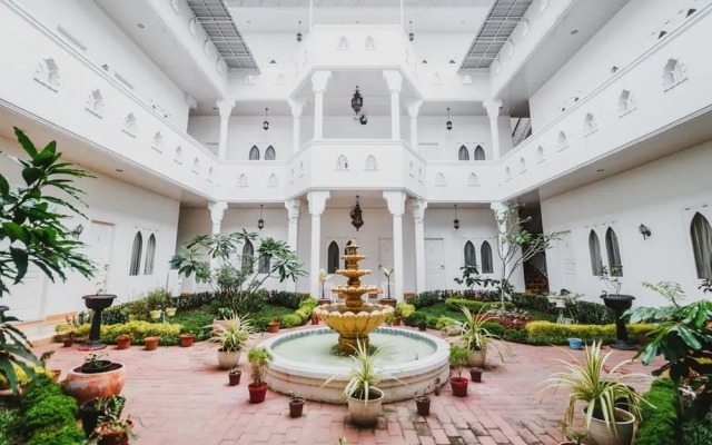 RedDoorz Plus Syariah @ Jalan Brigjend Katamso Medan