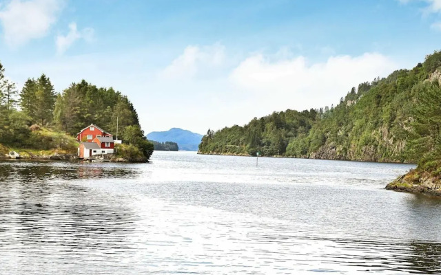 5 Person Holiday Home in Lonevag