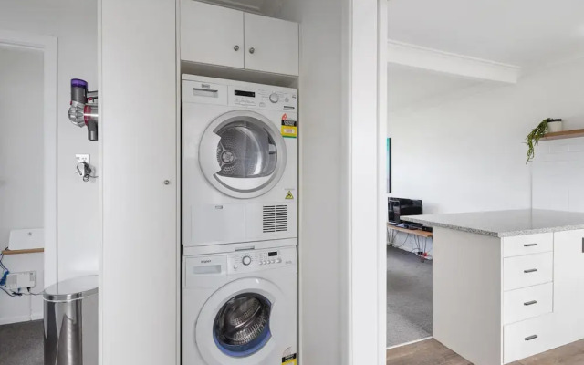 Renovated Takapuna 2BR Apt - Parking