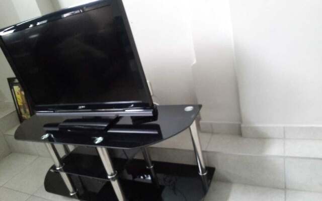 Lovely Rosebank 1-bedroom condo with pool & cinema