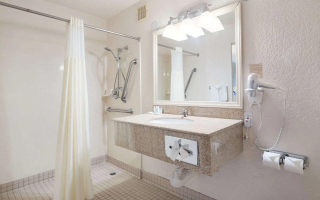 Quality Inn & Suites Lake Havasu City