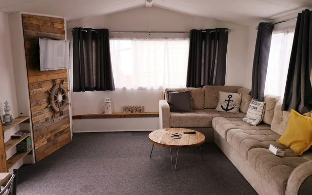 Whitstable Caravan - 5 Minutes Away From the Beach