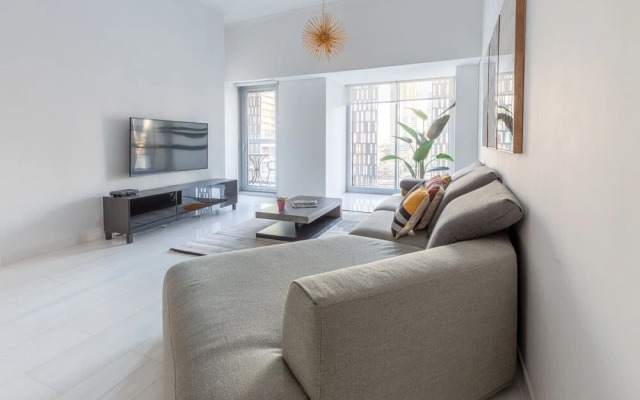 Astonishing 1BR in Fabulous Cayan Tower