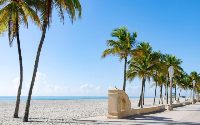 Costa Hollywood Beach Resort