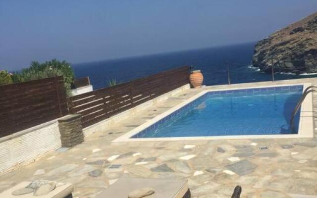 Κυκλαδίτικη μεζονέτα με πισίνα και απεριόριστη θέα