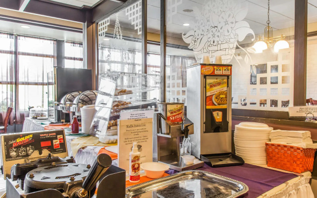 Rodeway Inn & Suites East Windsor