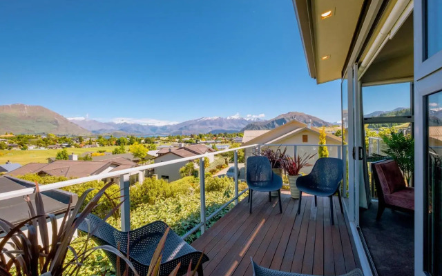 Kings View - Wanaka Holiday Home