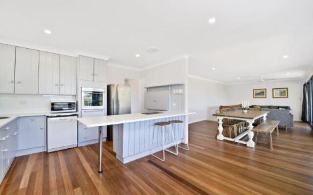 143 Matthew Flinders Drive, Port Macquarie