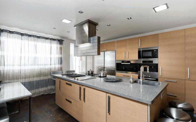 TESS Penthouse Deluxe DS11