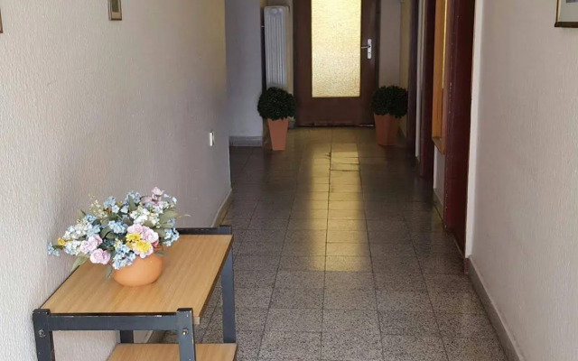 Kansakar Hotel