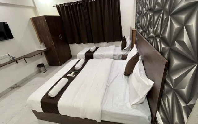 Hotel Plaza Rooms - Prabhadevi Dadar