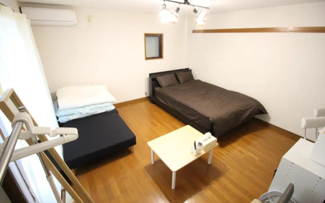 Frere Shichijo/MAX 4PPL FREE WIFI