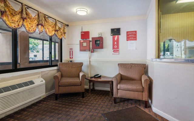 Howard Johnson by Wyndham Malden Boston Area