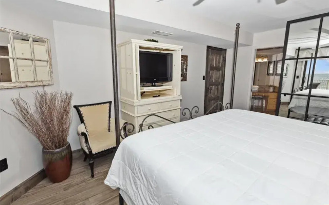 Inlet Reef 402 2 Bedroom Condo by RedAwning