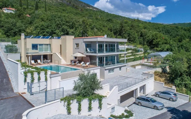 Beautiful Home in Plomin With Jacuzzi, Wifi and 1 Bedrooms