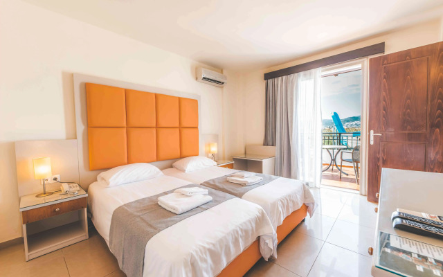 Отель Chrispy Waterpark Resort