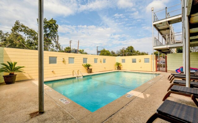 Remodeled E Cesar Chavez Condo by RedAwning