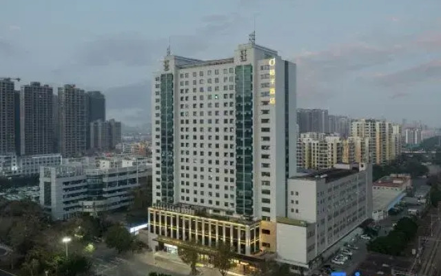 Orange Beihai Railway Station Square Hotel