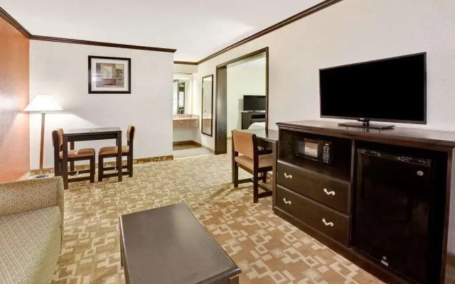 Days Inn By Wyndham Oklahoma City/Moore