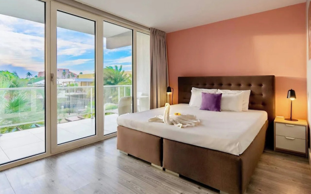 Las Islas Condominiums